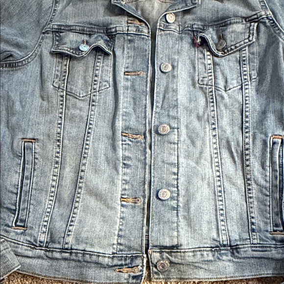 Levi's Classic Blue Denim Jacket - Picture 3 of 9